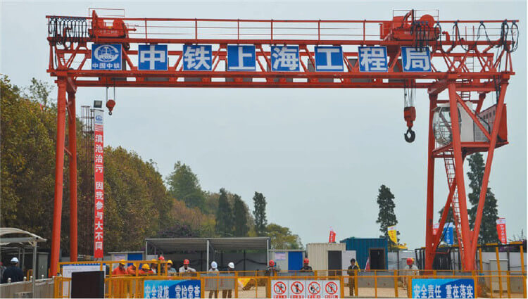 门式起重机用于云南高铁项目